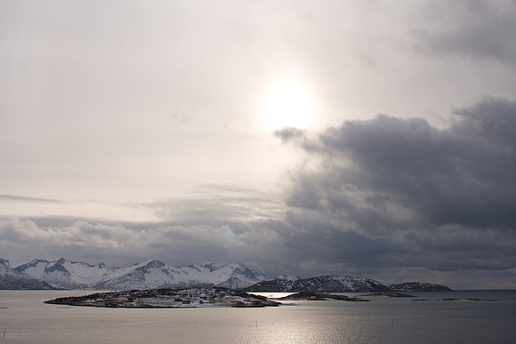 Montagnes et haute-mer - Presqu'île de Kvaloya - Norway