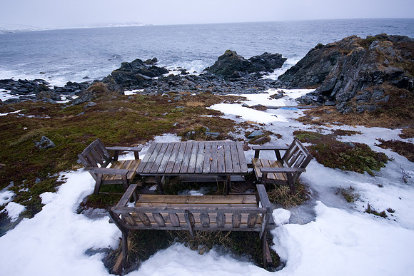 Table de pique-nique au bout de la presqu’île - Russelv - Norway