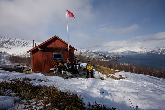 Pause à la cabane des skieurs avec hissage du drapeau gruyèrien - Lyngseidet - Norway